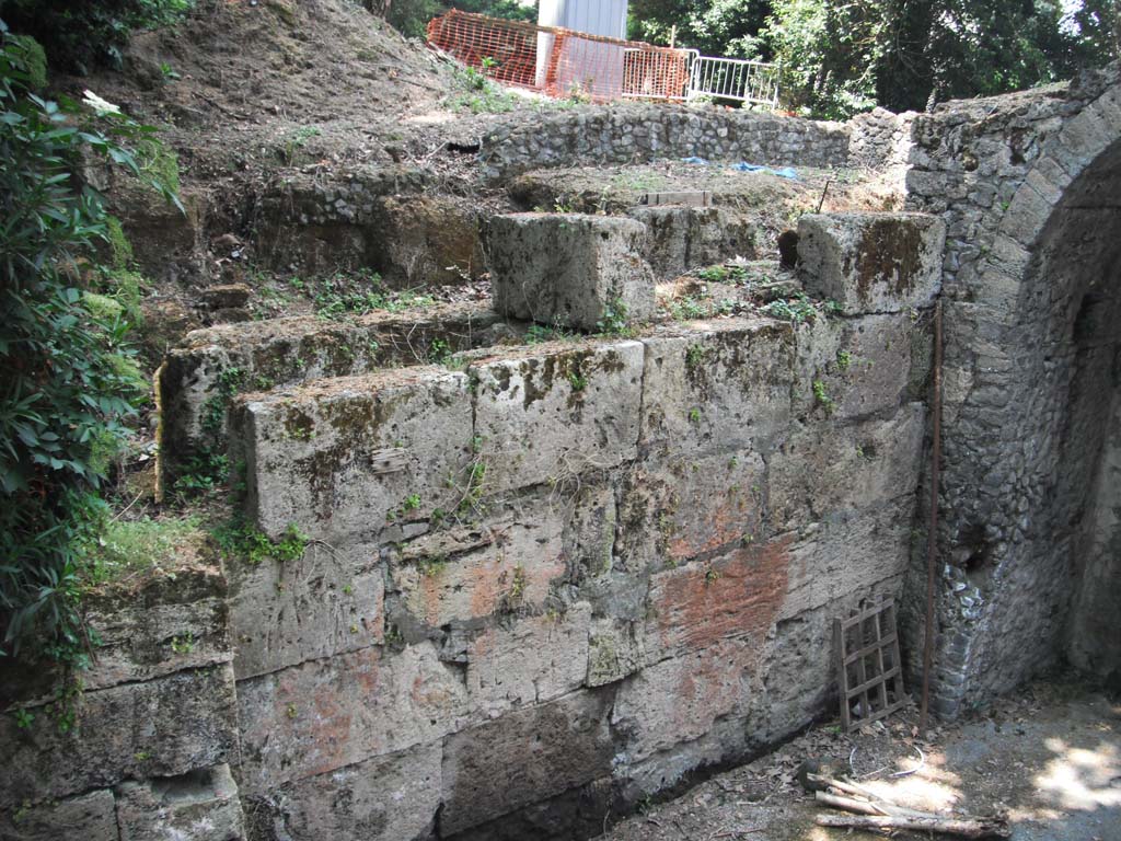 Porta Stabia, Pompeii. May 2011. Detail of west wall and south side of Gate at north end. Photo courtesy of Ivo van der Graaff.