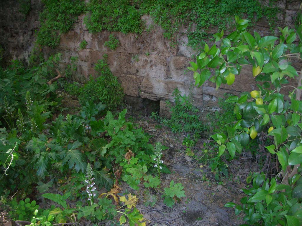 Porta Stabia, Pompeii. May 2010. South side of City Walls, on west side of Gate. Photo courtesy of Ivo van der Graaff.