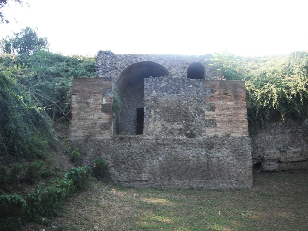 Tower II Pompeii, on south side of City. May 2011. Looking north. Photo courtesy of Ivo van der Graaff.