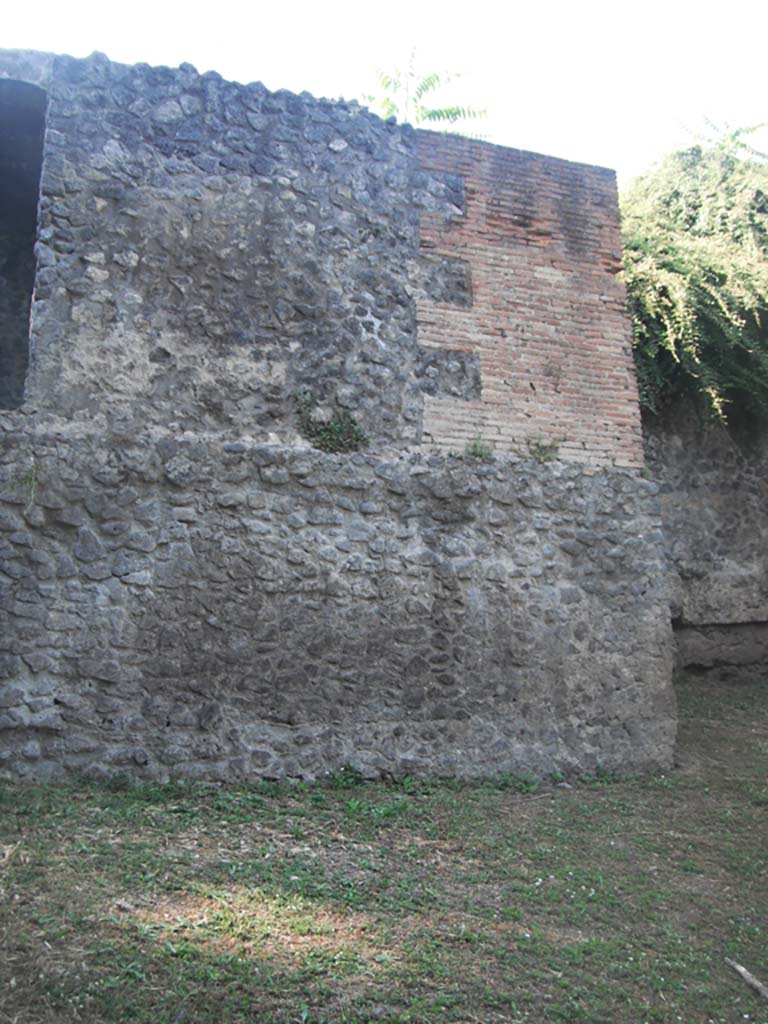 Tower II Pompeii, on south side of City. May 2011. 
Looking north to east side of base of Tower on south side. Photo courtesy of Ivo van der Graaff.
