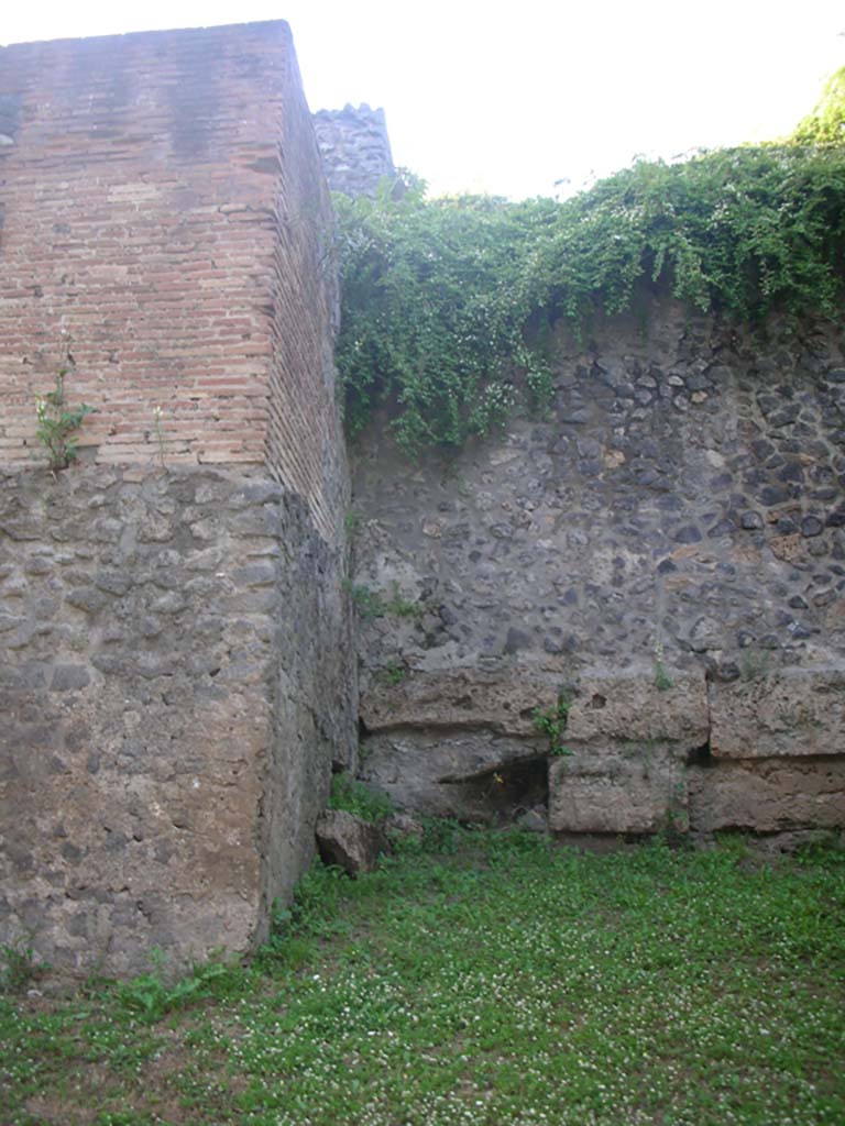 Tower II Pompeii, on south side of City. May 2010. 
Looking north to junction of Tower with City Walls on east side of Tower. Photo courtesy of Ivo van der Graaff.
