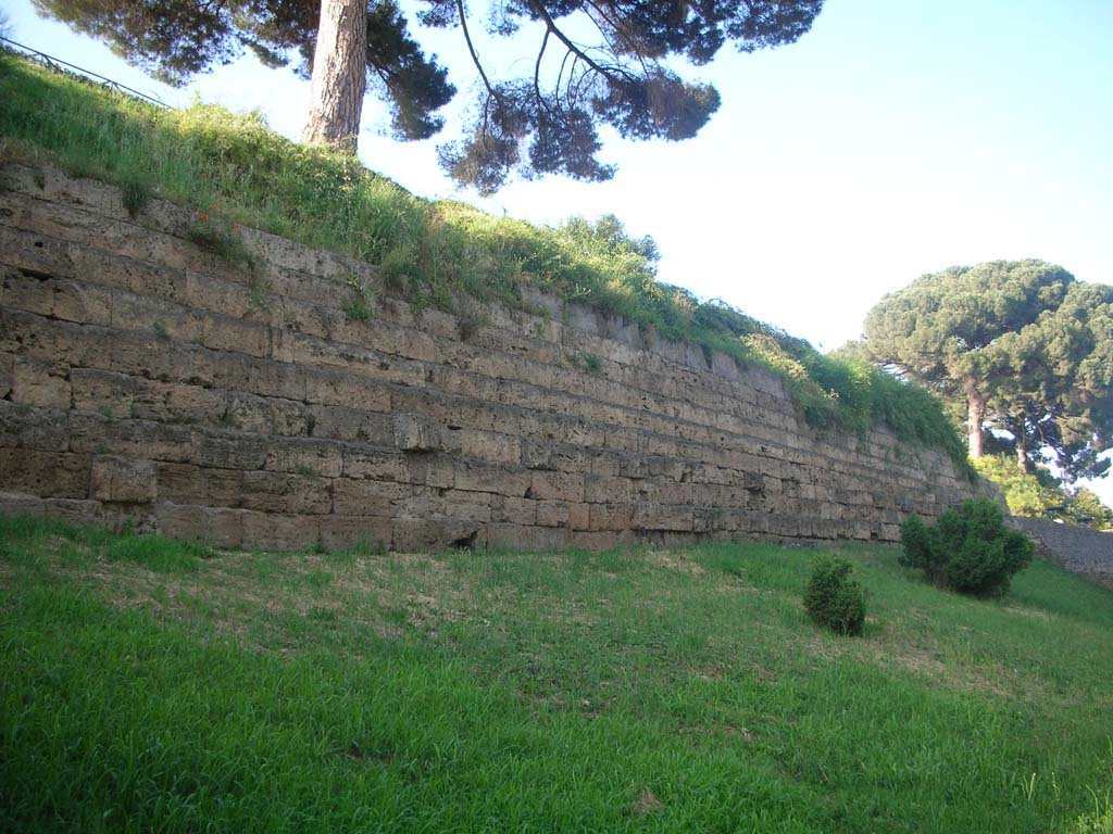 City Walls on south side, Pompeii. May 2010. Looking east along Walls towards Nocera Gate. Photo courtesy of Ivo van der Graaff.