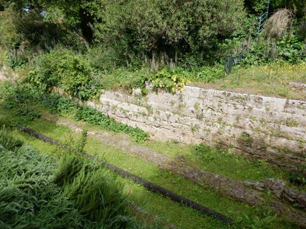 Walls near Amphitheatre entrance, Pompeii, May 2018. City walls on west side of Tower IV. 
Photo courtesy of Buzz Ferebee.

