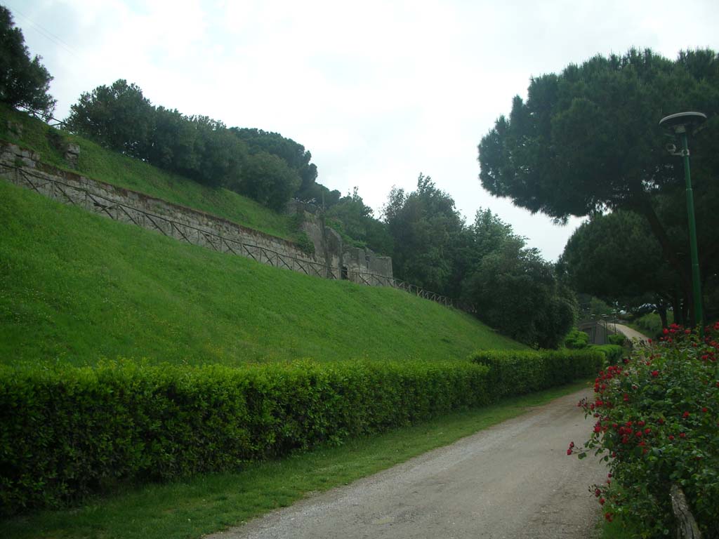 Walls on the east side of Pompeii, May 2010. Looking north-west towards Tower VI. Photo courtesy of Ivo van der Graaff.