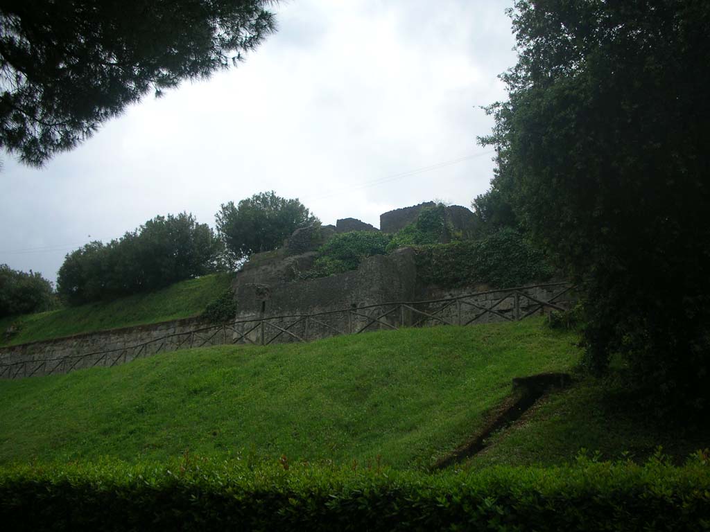 Tower VI, Pompeii. May 2010. Looking south-west towards Tower and City Walls. Photo courtesy of Ivo van der Graaff.