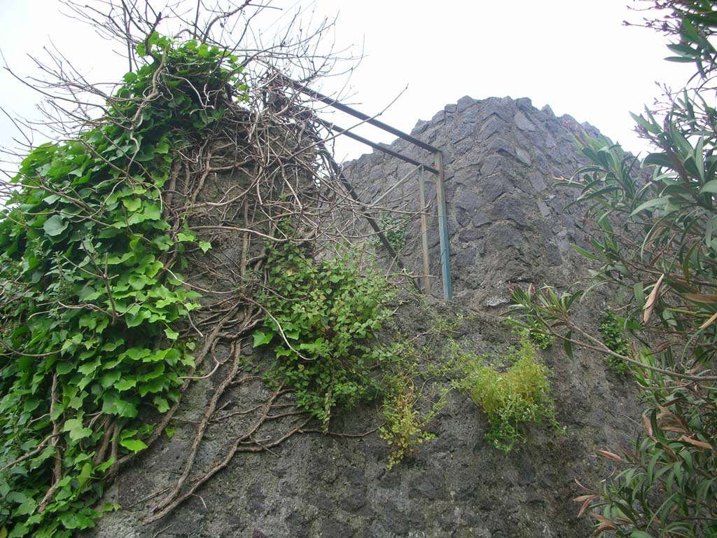 Tower VI, Pompeii. May 2010. Detail from north side, looking west. Photo courtesy of Ivo van der Graaff.