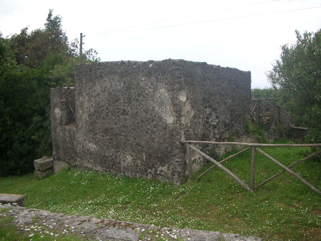 Tower VI, Pompeii. May 2010. Looking towards west and south sides. Photo courtesy of Ivo van der Graaff.