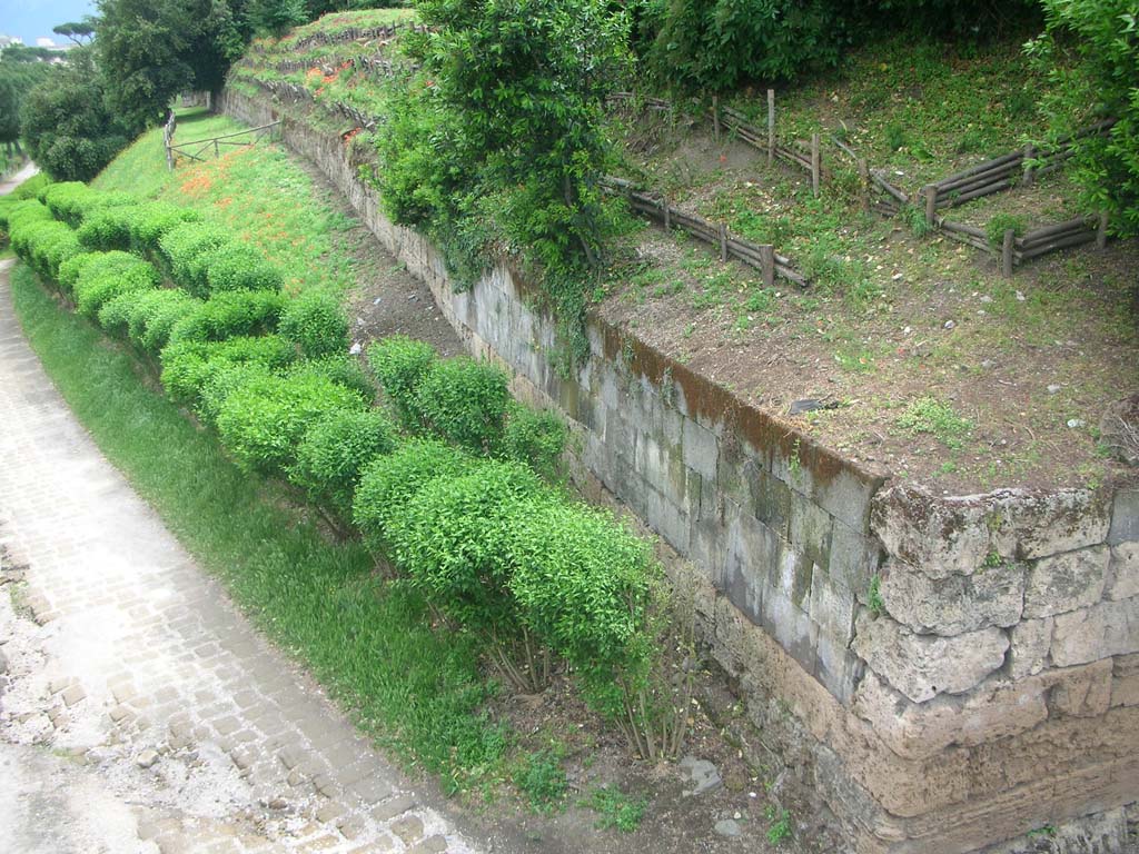 City Walls on east side of Pompeii, May 2010. Looking south along walls from Sarno Gate. Photo courtesy of Ivo van der Graaff.