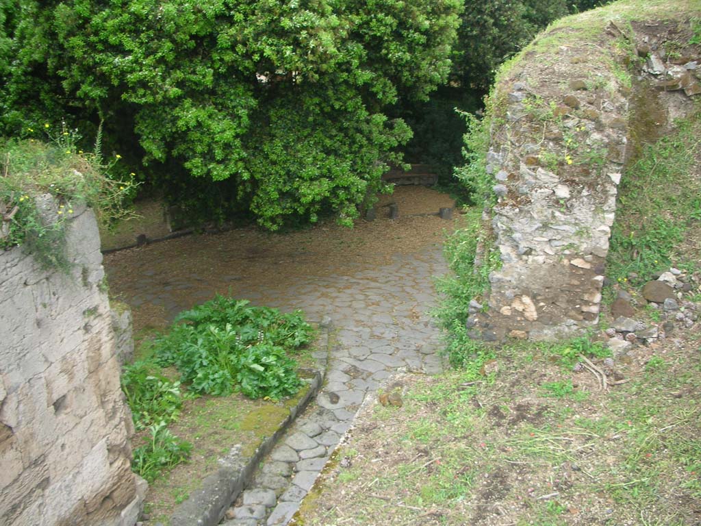 Walls on east side of Pompeii in north-east corner. May 2010. 
Looking east at top of City Walls on east end of Nola Gate. Photo courtesy of Ivo van der Graaff.
