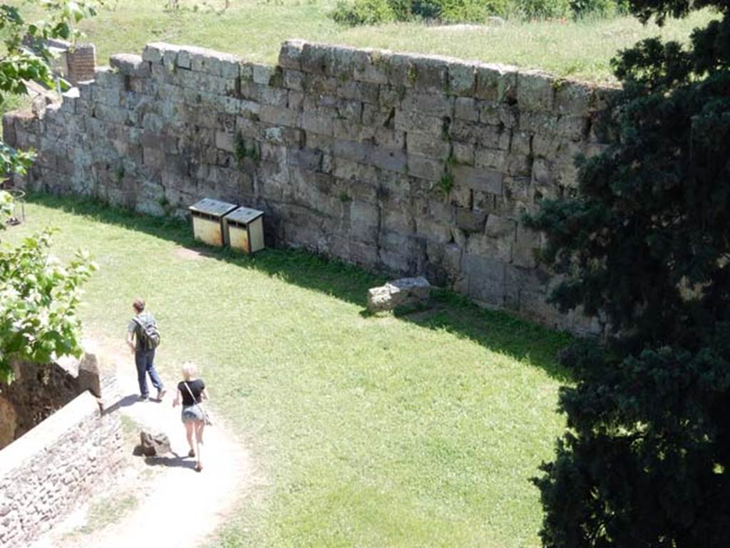 Pompeii city walls west of Vesuvian Gate. May 2015. 
Looking south-east towards north end of Vesuvian Gate, on left. Photo courtesy of Buzz Ferebee.
