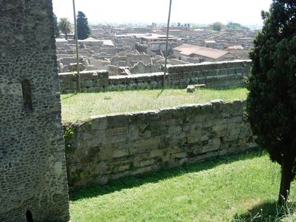 Walls to west of Tower X, showing depth of walls. May 2015. Photo courtesy of Buzz Ferebee.
Gates%20Walls%20Towers%20Ferebee%20May%202015%20DSCN3159