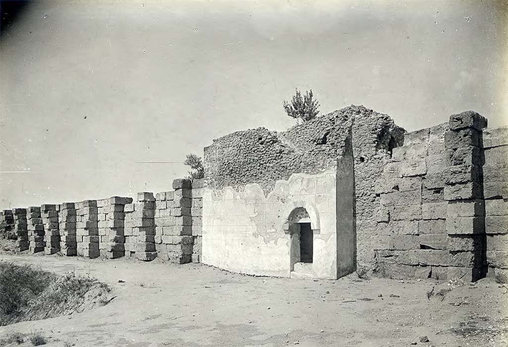 Tower X, Pompeii. 1898. Tower south side and walls. Photo by Peter Paul Mackey (1851-1935), courtesy of British School at Rome Digital Collections.
See https://digitalcollections.bsr.ac.uk/islandora/object/digitalcollections.bsr.ac.uk/islandora/object/MACKEY:1080
